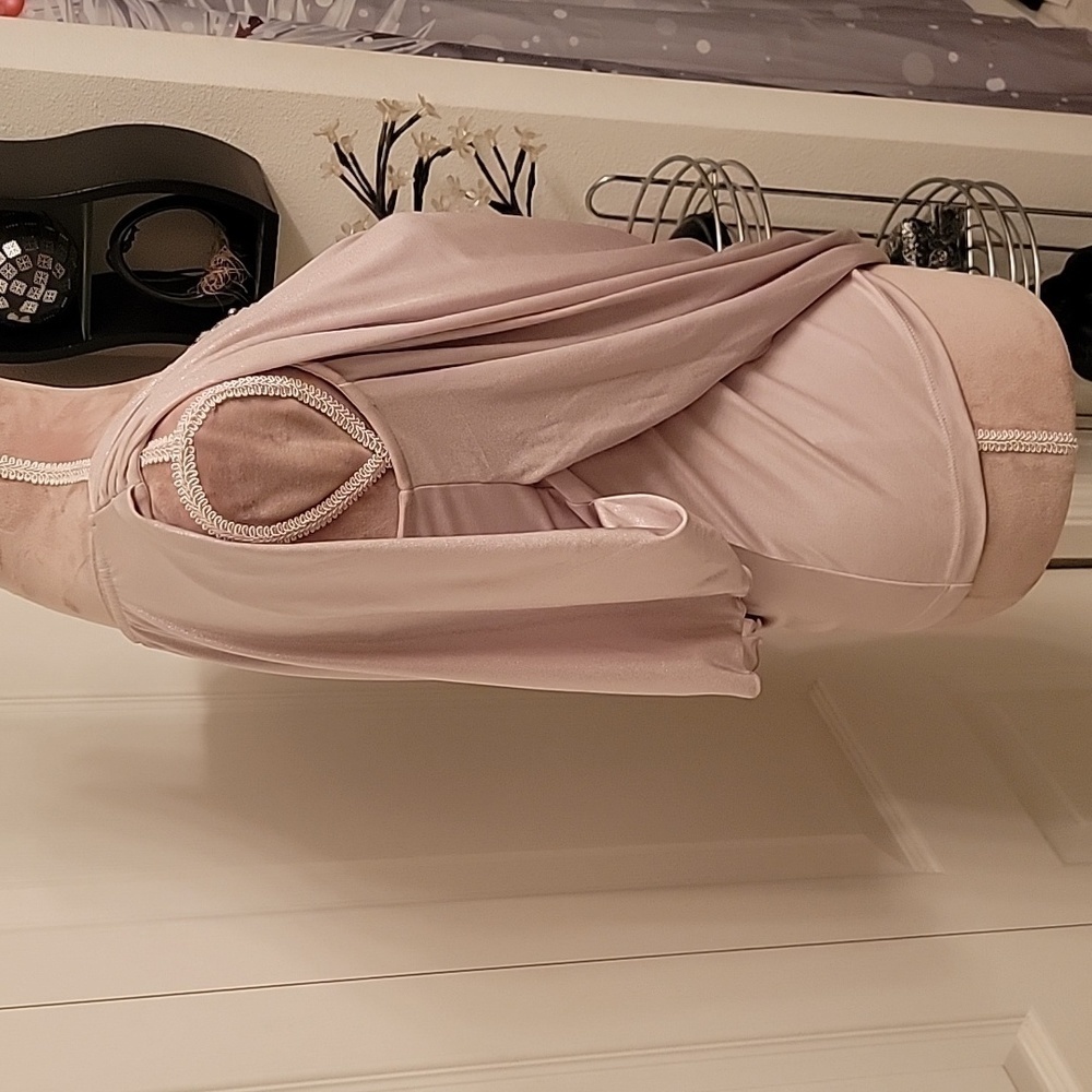 Unique Jennifer Lopez Champagne Colored Jeweled Sleeveless Drape Blouse, Size XS - Picture 3 of 8
